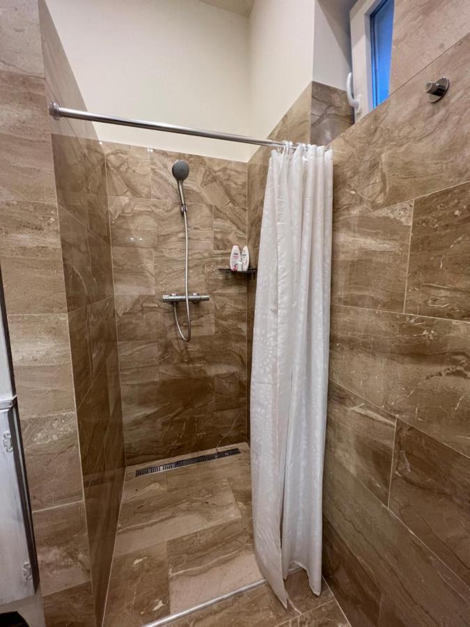 Kalitka Apartman Eger Bagian luar foto